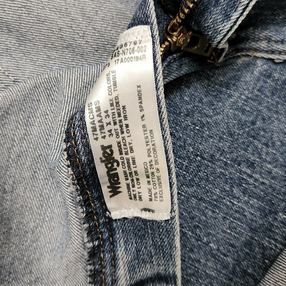 Wrangler Cut Off Shorts - Picture 3 of 5